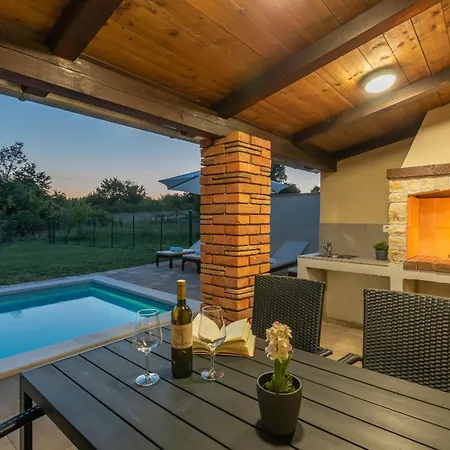 House Matea Semesterbostad Prnjani