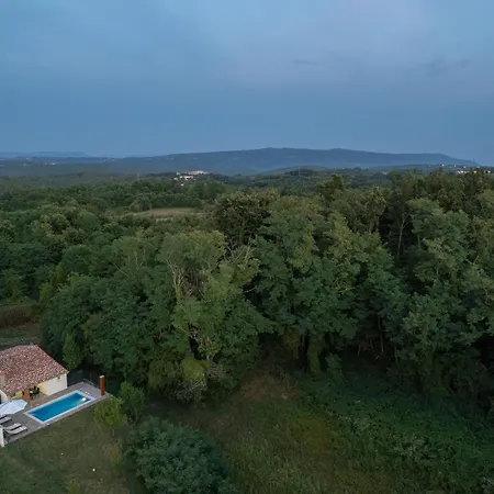 Semesterbostad House Matea *