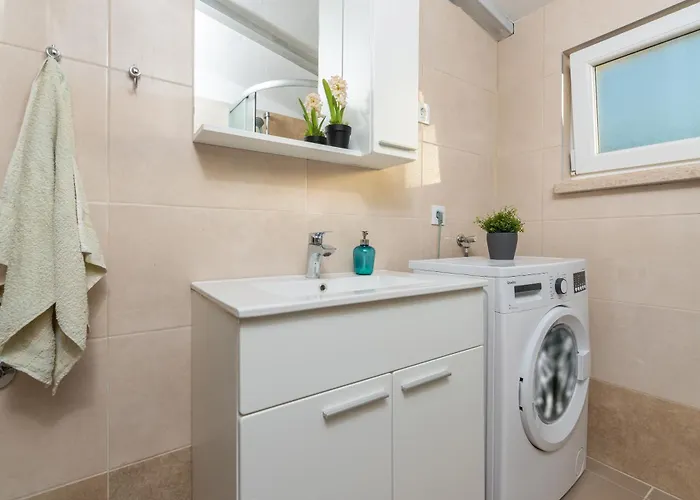 Semesterbostad House Matea