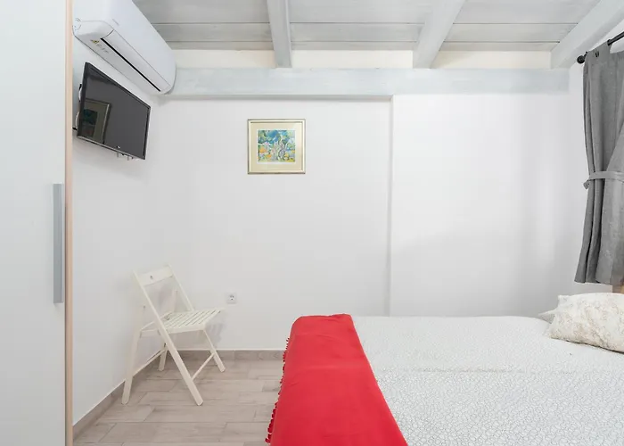 Semesterbostad House Matea *