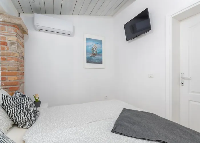 Semesterbostad House Matea *