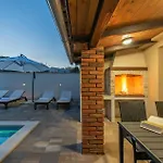 בית נופש House Matea Prnjani